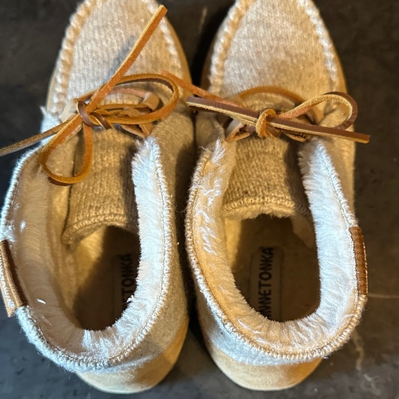 Minnetonka Moccasin Slippers boots size 10 - Picture 4 of 4
